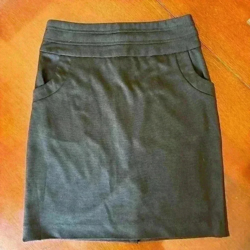 Suzabelle Black Fully Lined Pencil skirt with pockets- Size Medium